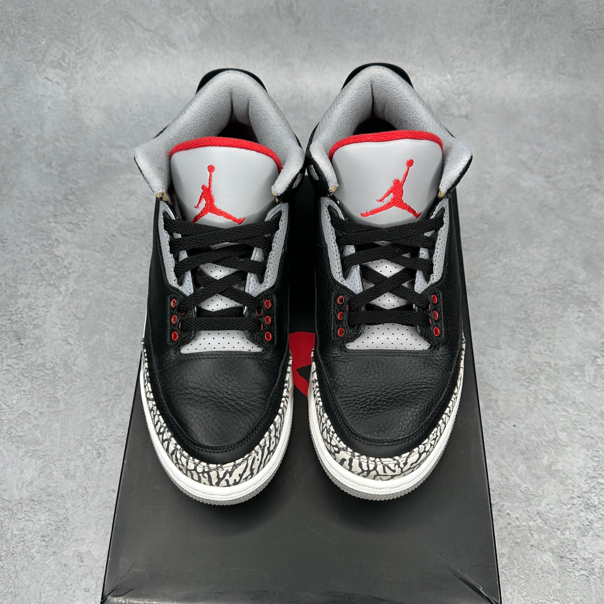 Jordan 3 Retro Black Cement (2018) *pre-owned* SIZE 8.5
