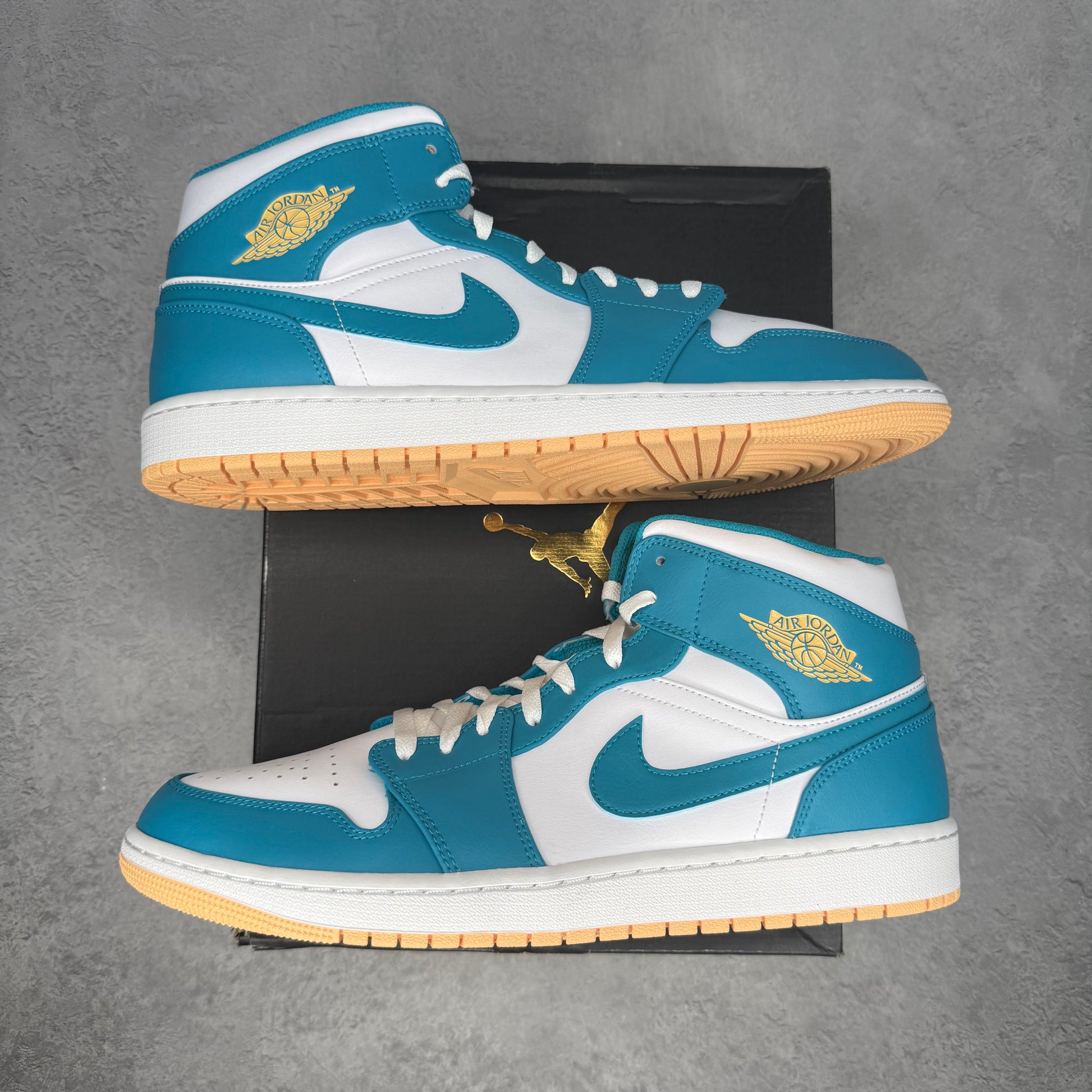 Jordan 1 Mid Aquatone VNDS *pre-owned* SIZE 13
