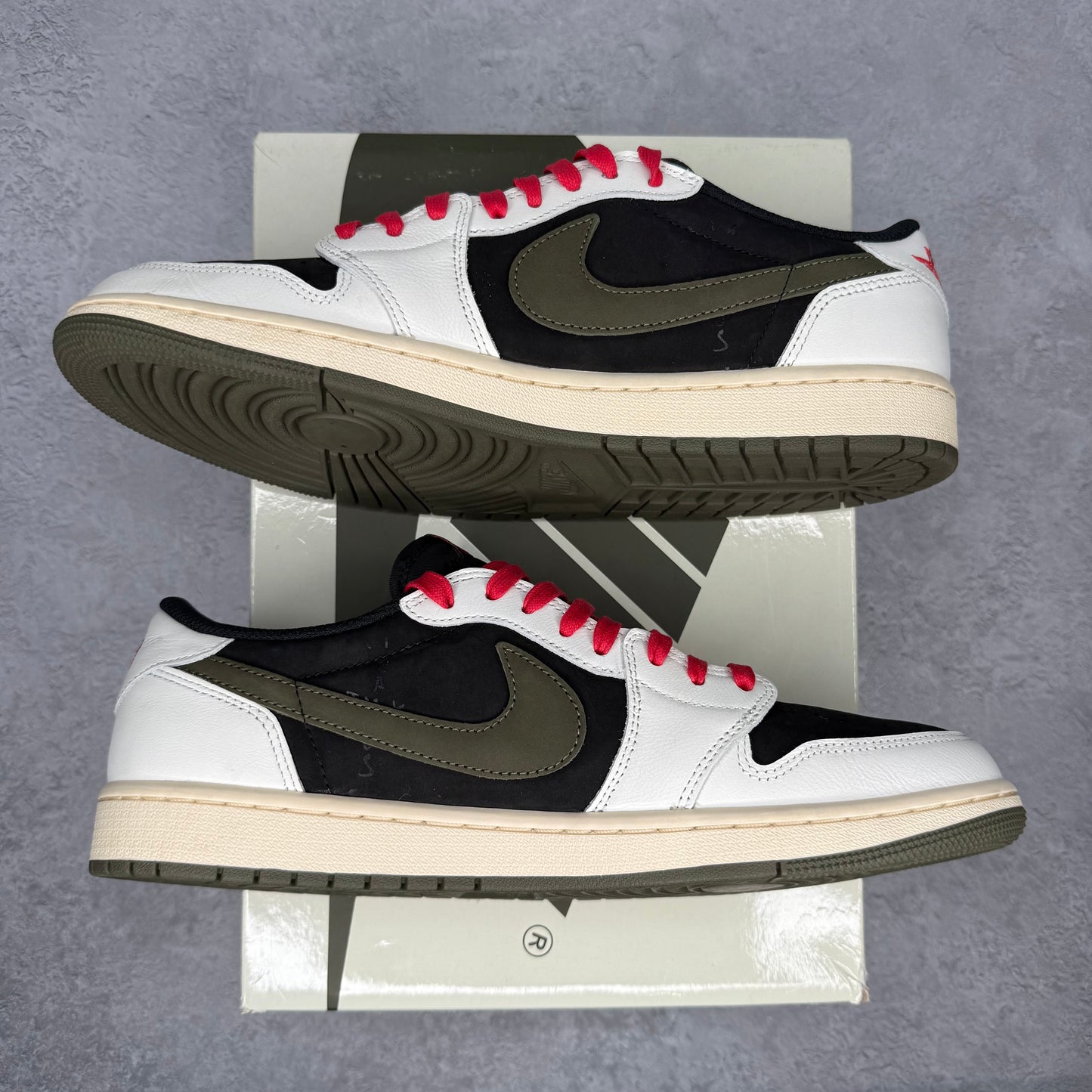 Jordan 1 Retro Low OG SP Travis Scott Olive (Women's) *pre-owned* SIZE 11.5M/13W