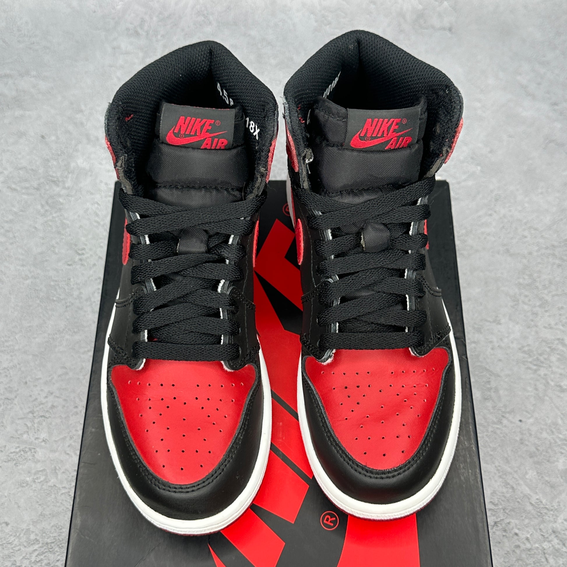Jordan 1 Retro Bred Banned (2016) (GS) *pre-owned* SIZE 4.5Y