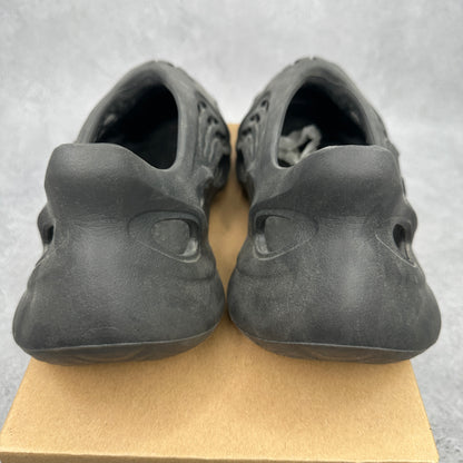 adidas Yeezy Foam RNR Onyx *pre-owned* SIZE 8