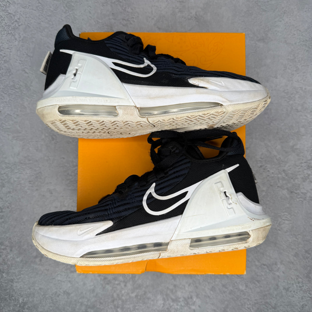 LeBron Witness 6 Black Dark Obsidian (GS) *pre-owned* SIZE 4.5Y
