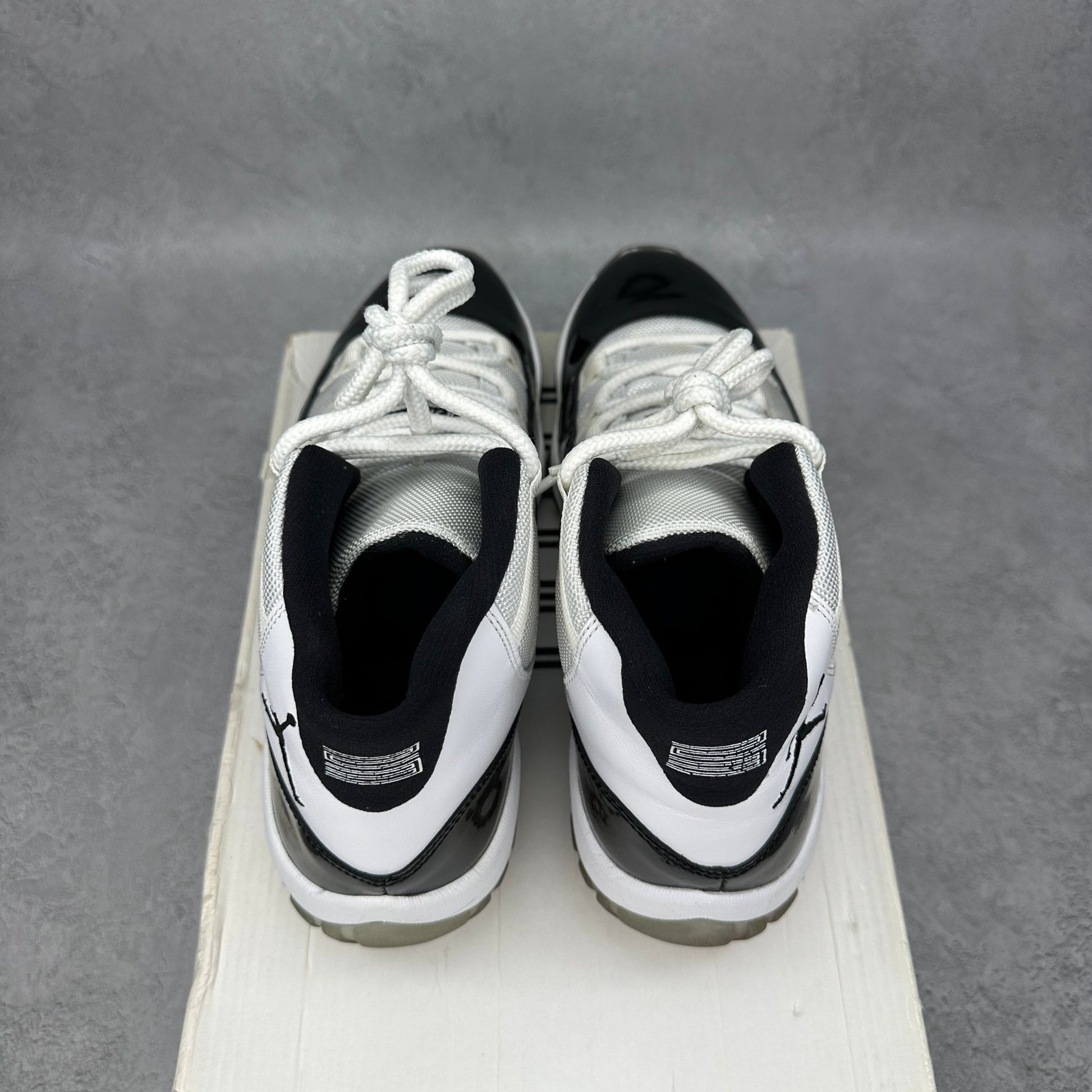 Jordan 11 Retro Concord (2011) *pre - owned* SIZE 9.5 - Kicks Collective PA - Jordan - 378037-107 - Men's Shoes - 9.5M/11W - Pre - Owned