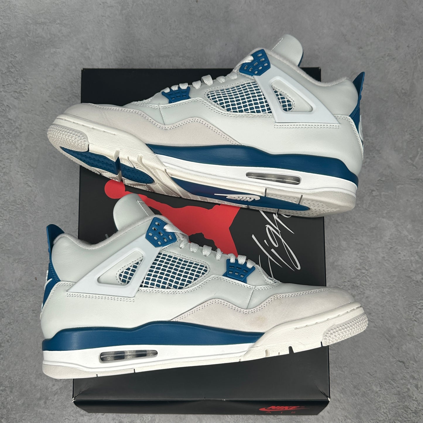 Jordan 4 Retro Military Blue (2024)  *pre-owned* SIZE 12