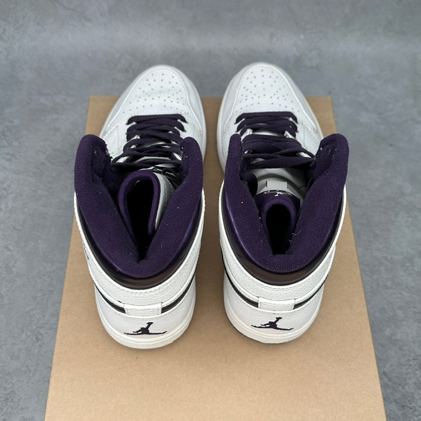 Jordan 1 Retro Grand Purple *pre-owned* SIZE 9