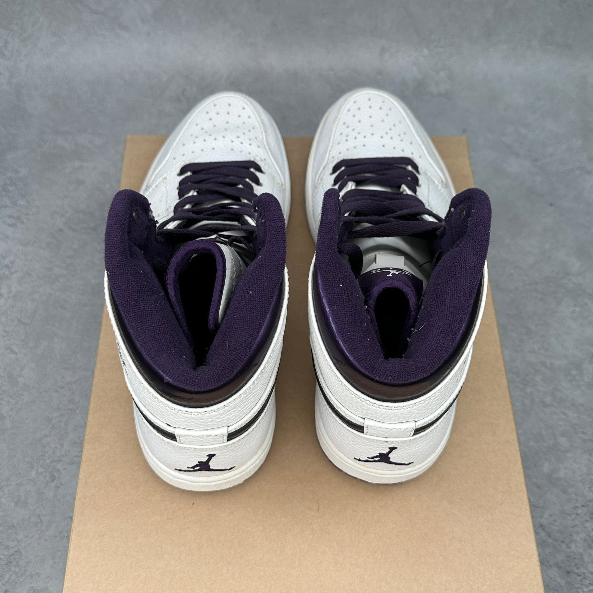 Jordan 1 Retro Grand Purple *pre-owned* SIZE 9