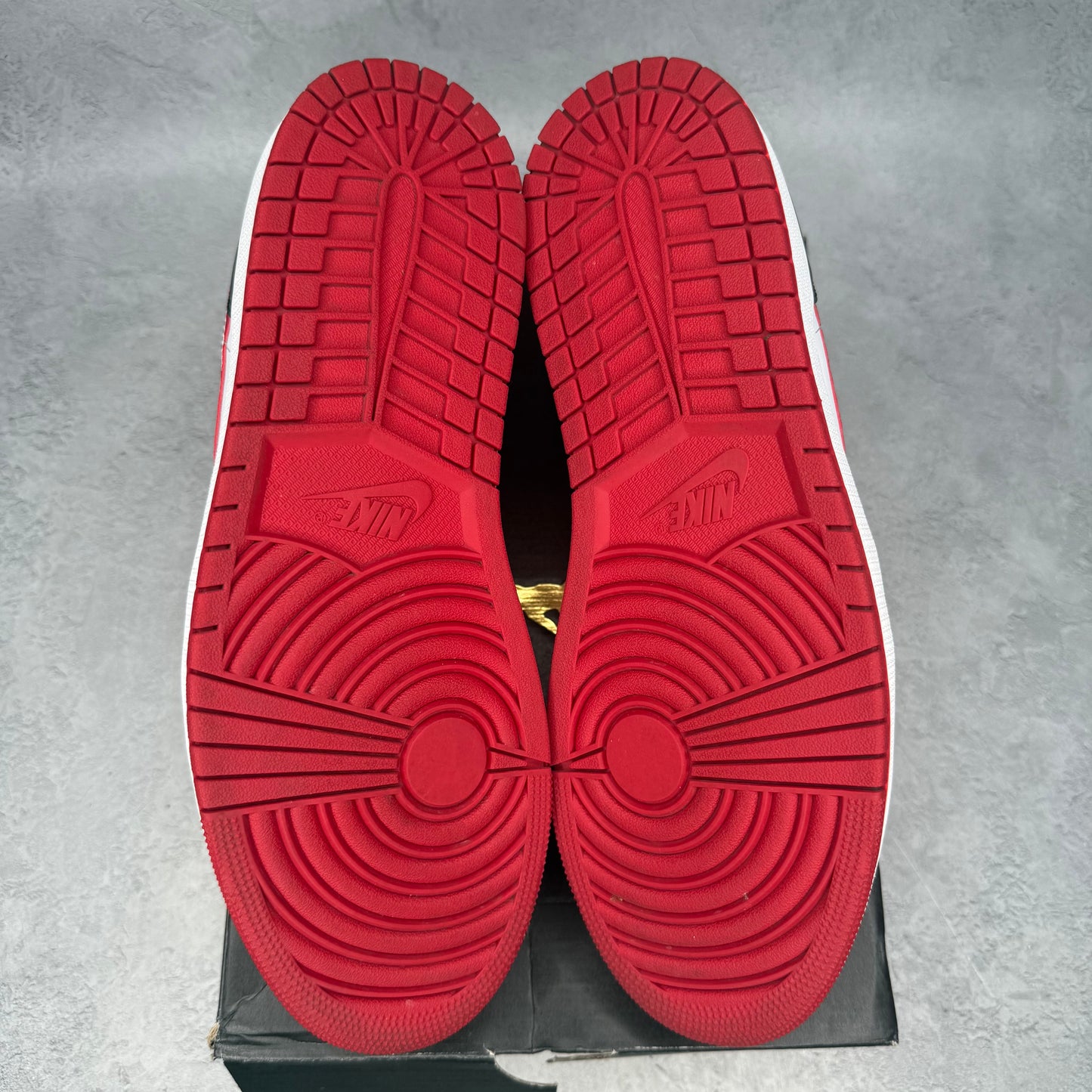 Jordan 1 Low Bulls *pre-owned* SIZE 13