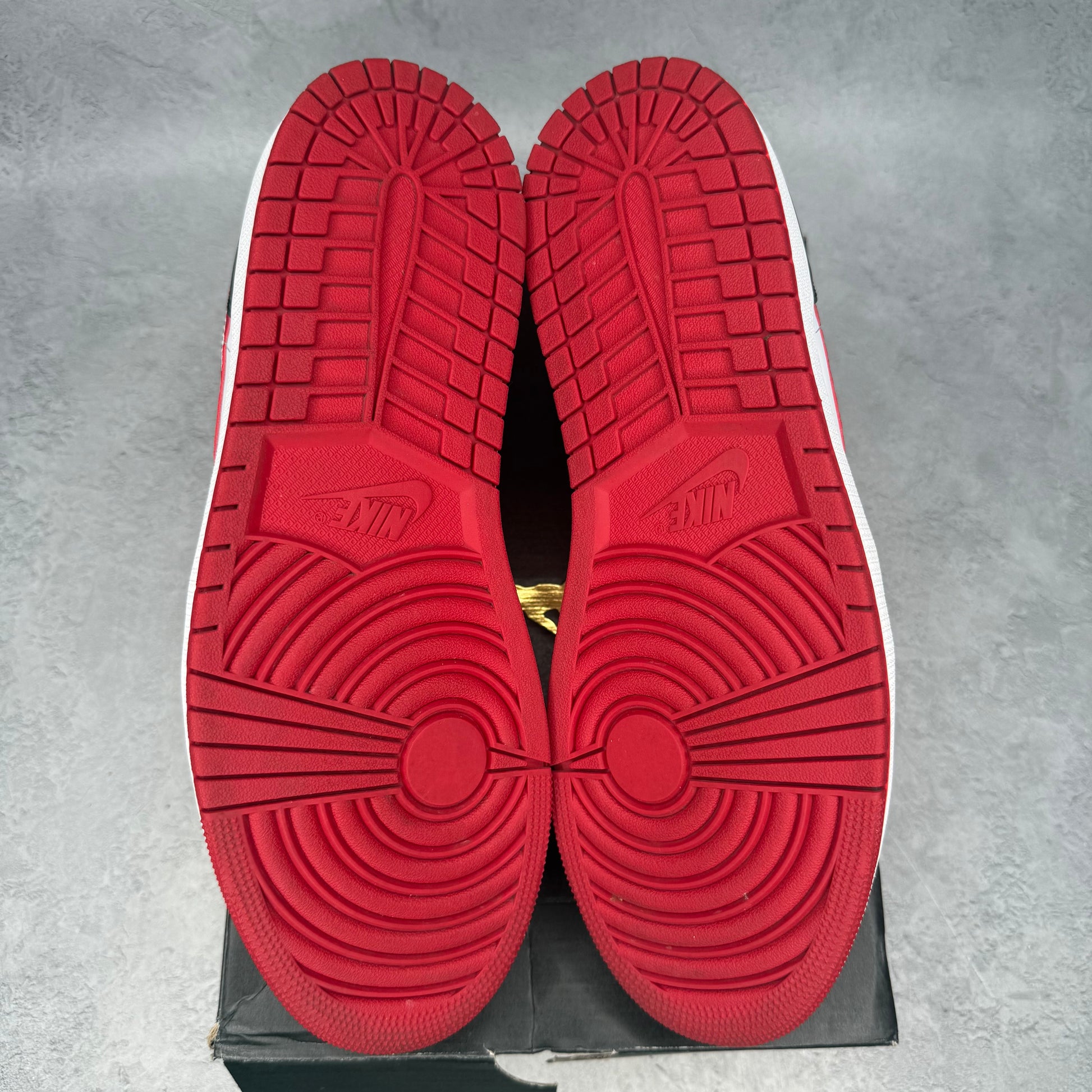 Jordan 1 Low Bulls *pre-owned* SIZE 13