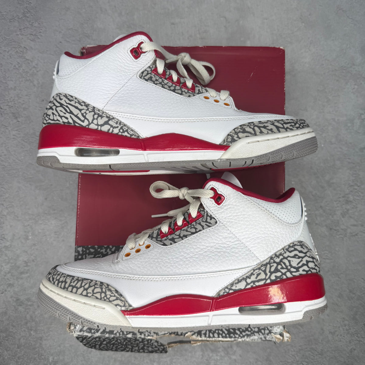 Jordan 3 Retro Cardinal Red *pre-owned* SIZE 8.5