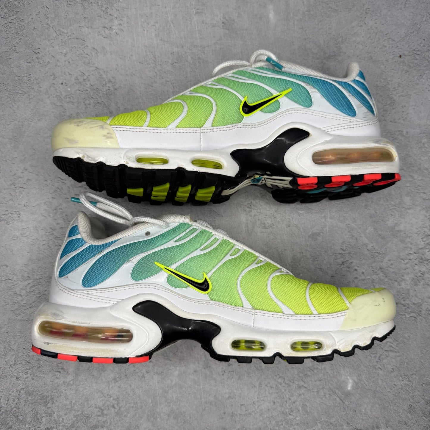 Nike Air Max Plus Worldwide *pre - owned* SIZE 8 - Kicks Collective PA - Nike - CK7291-100 - Men's Shoes - 8M/9.5W - Pre - Owned - No Box