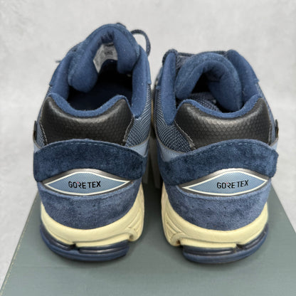 New Balance 2002R Gore-Tex Navy Arctic Grey *pre-owned* SIZE 10