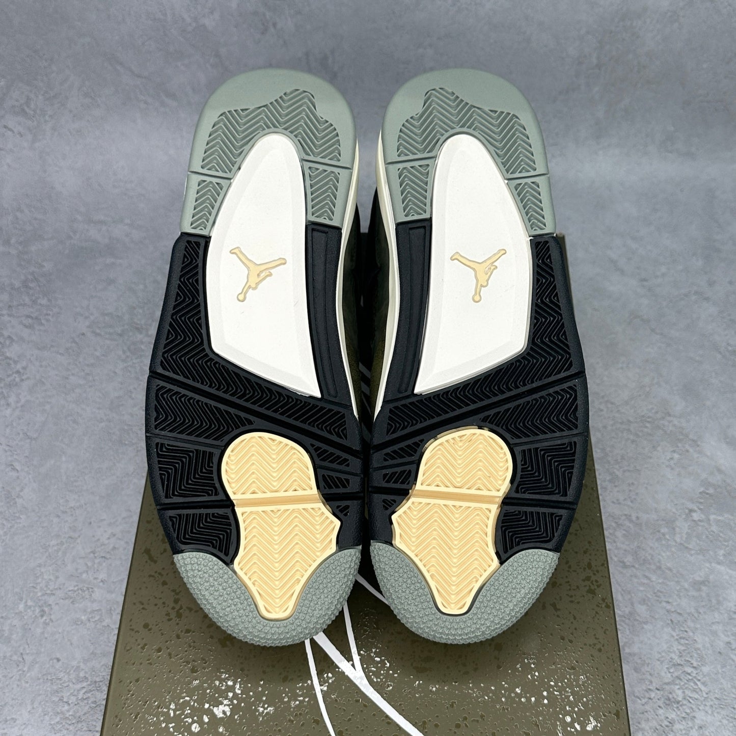 Jordan 4 Retro SE Craft Medium Olive - Kicks Collective PA - Jordan - FB9927 - 200 - Men's Shoes - 9.5M/11W - Brand New