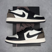 Jordan 1 Retro Low OG Mocha (GS) *pre-owned* SIZE 6.5Y