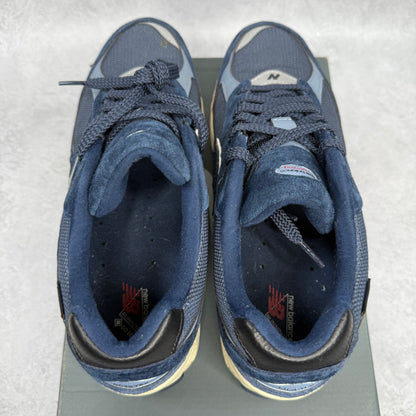 New Balance 2002R Gore-Tex Navy Arctic Grey *pre-owned* SIZE 10