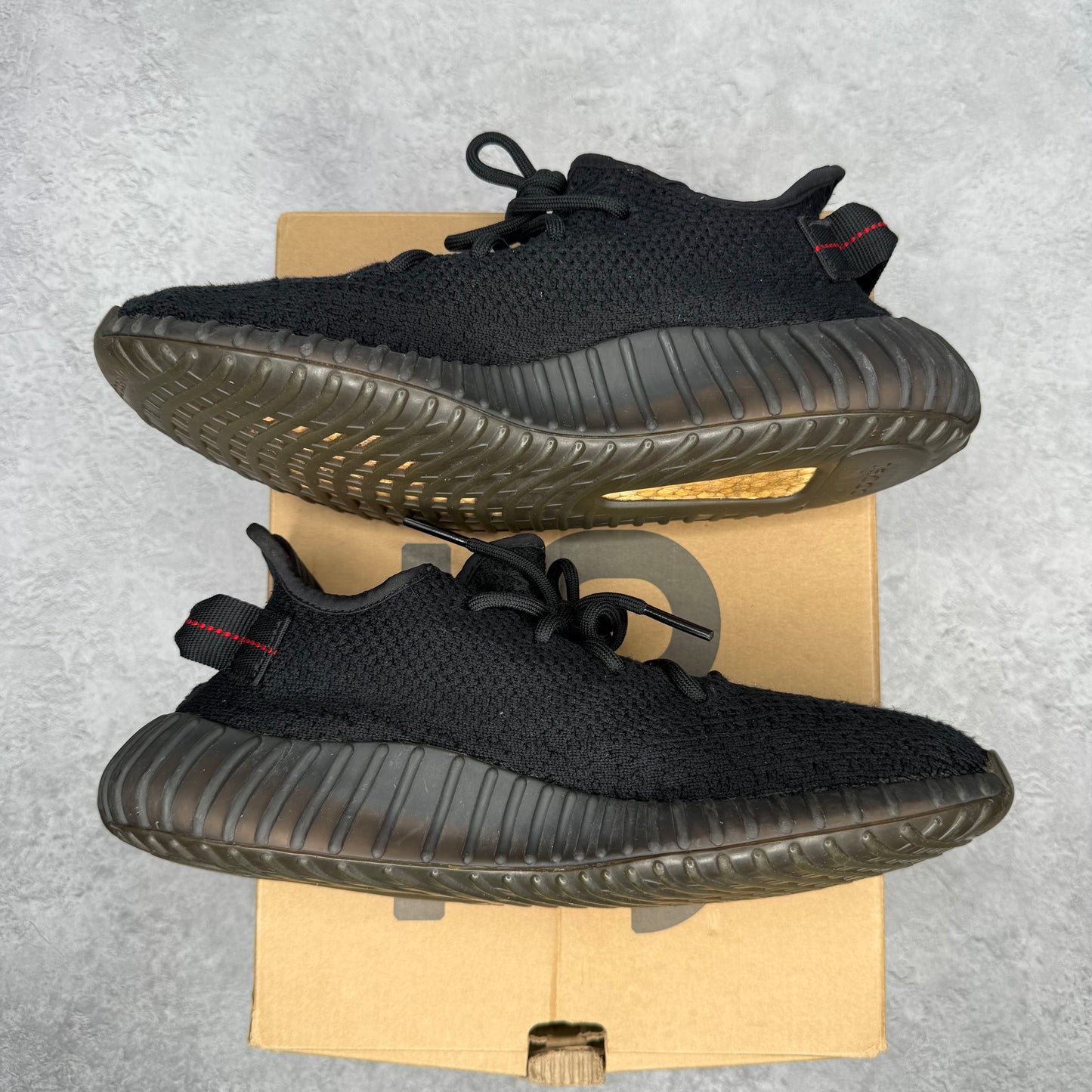 adidas Yeezy Boost 350 V2 Black Red *pre-owned* SIZE 8