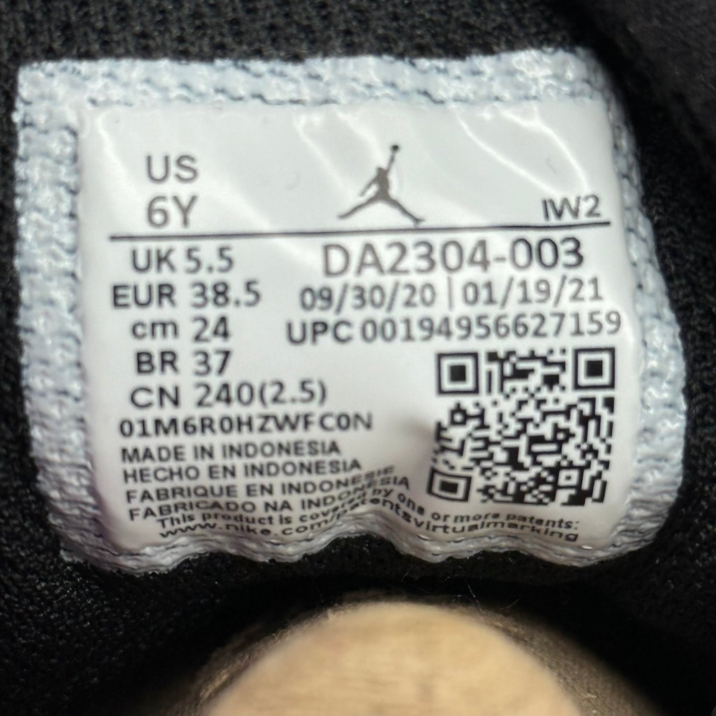 Jordan 3 Retro Electric Green (GS) *pre - owned* SIZE 6Y - Kicks Collective PA - Jordan - DA2304-003 - Kid's Shoes - 6Y - Pre - Owned