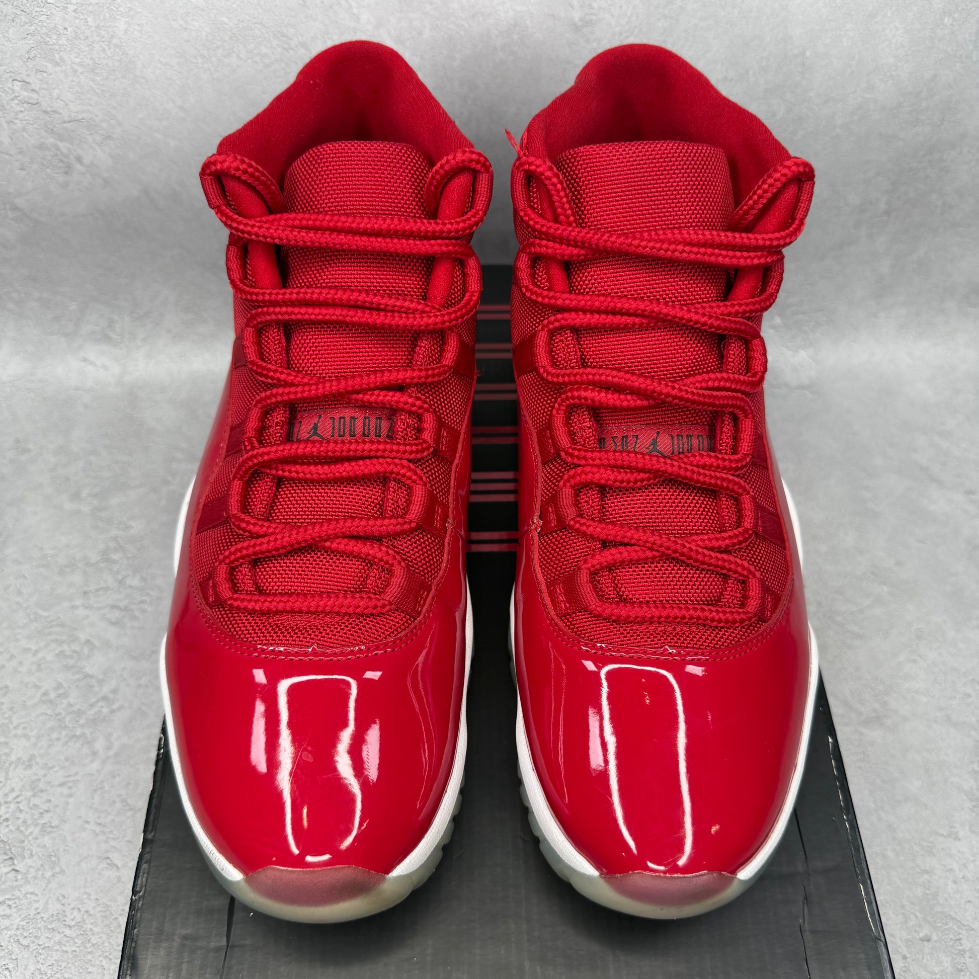 Jordan 11 Retro Win Like 96 *pre-owned* SIZE 10