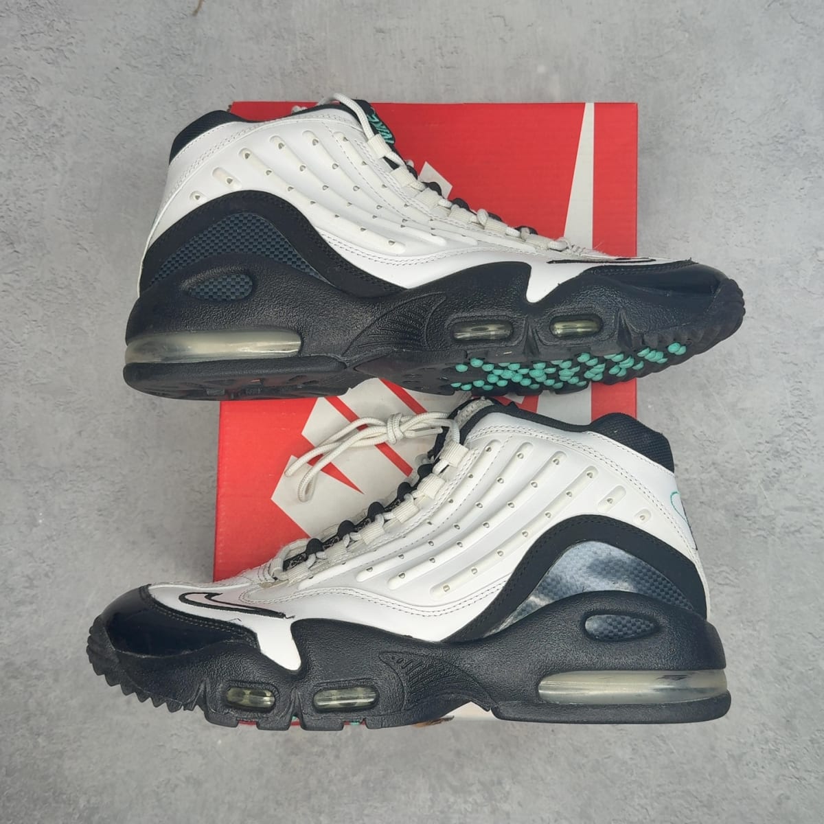 Nike Air Griffey Max 2 White Black Jade 9.5 (Pre-Owned) - Kicks Collective PA - Nike - 442171-101-9.5-PO-1 - Pre-Owned Sneakers - 9.5