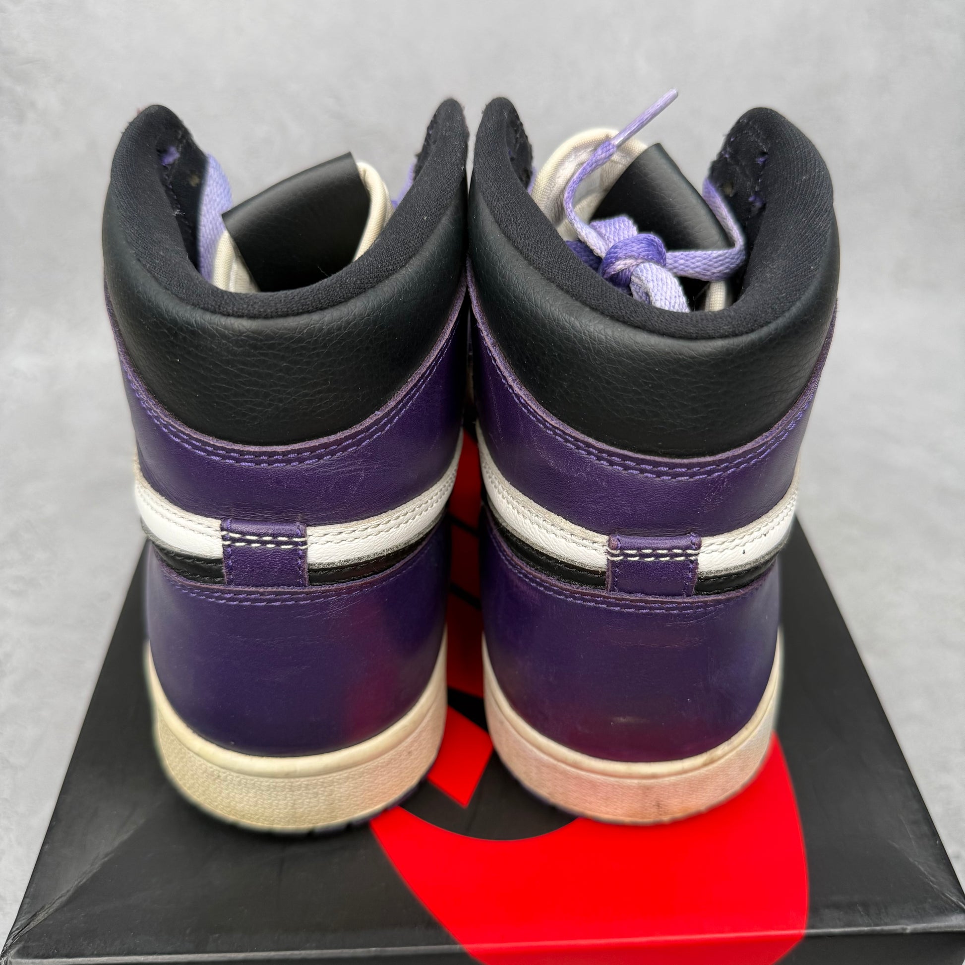 Jordan 1 Retro High Court Purple White *pre-owned* SIZE 9.5