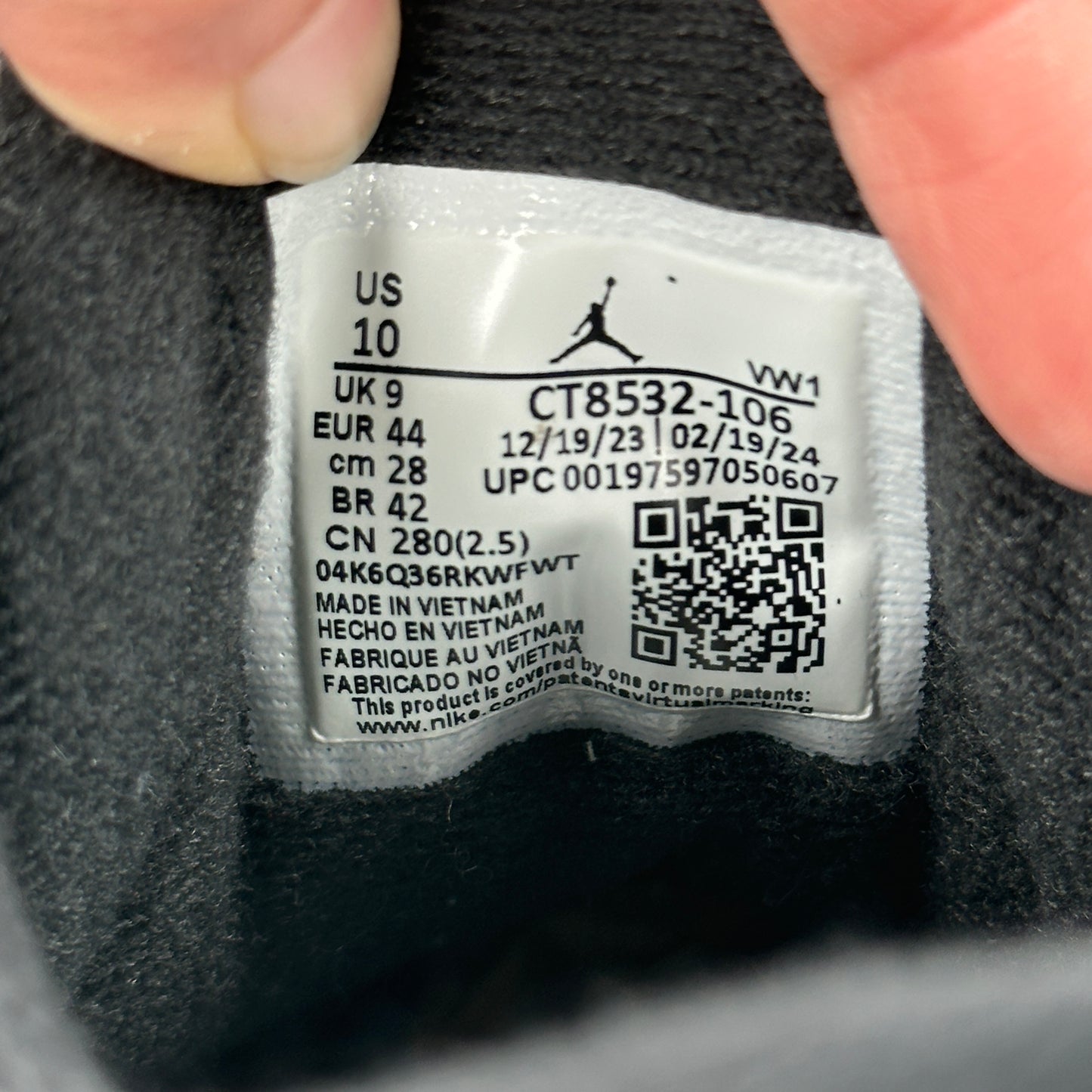 Jordan 3 Retro Cement Grey *pre-owned* SIZE 10.5