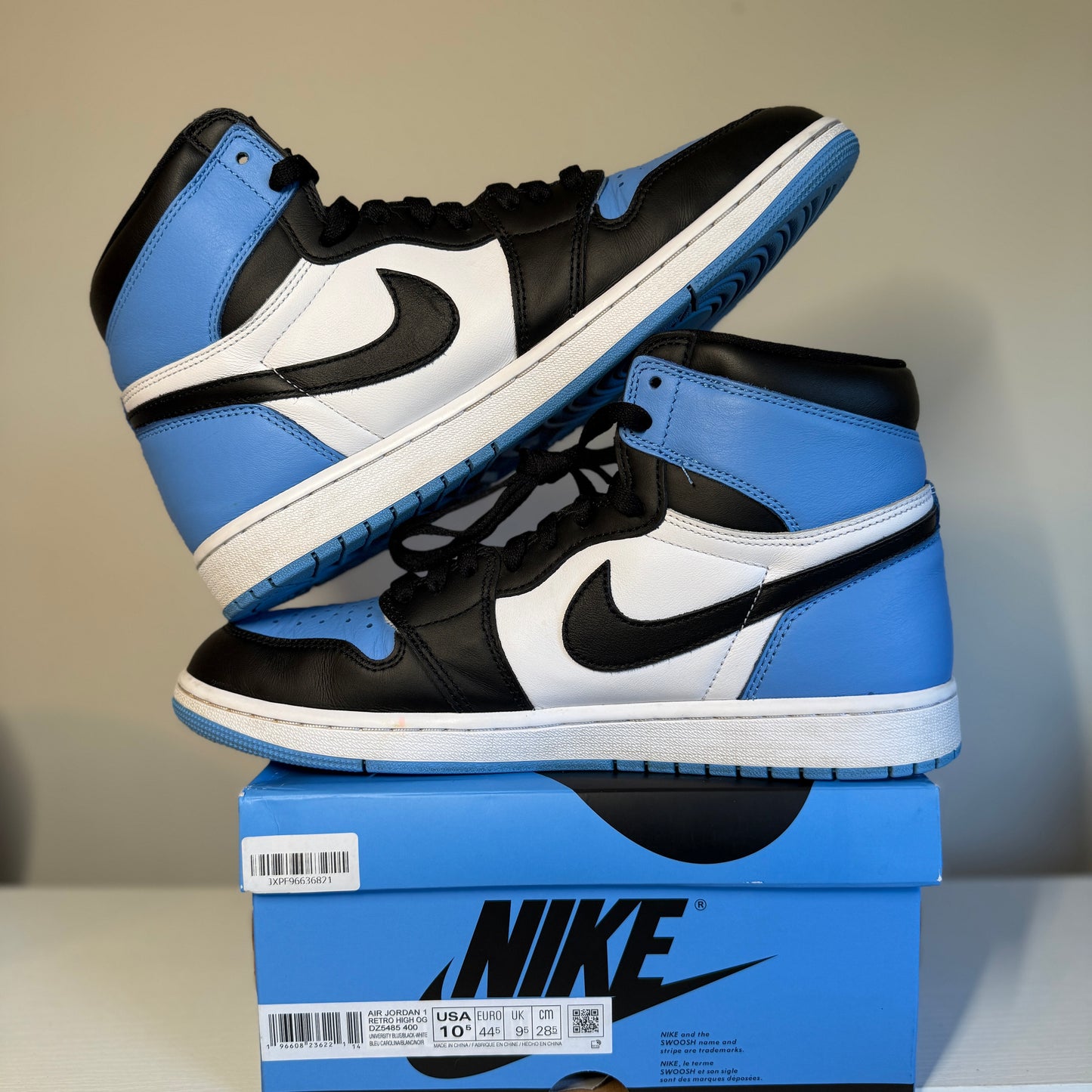 Jordan 1 Retro High OG UNC Toe *pre-owned* (SIZE 10.5)