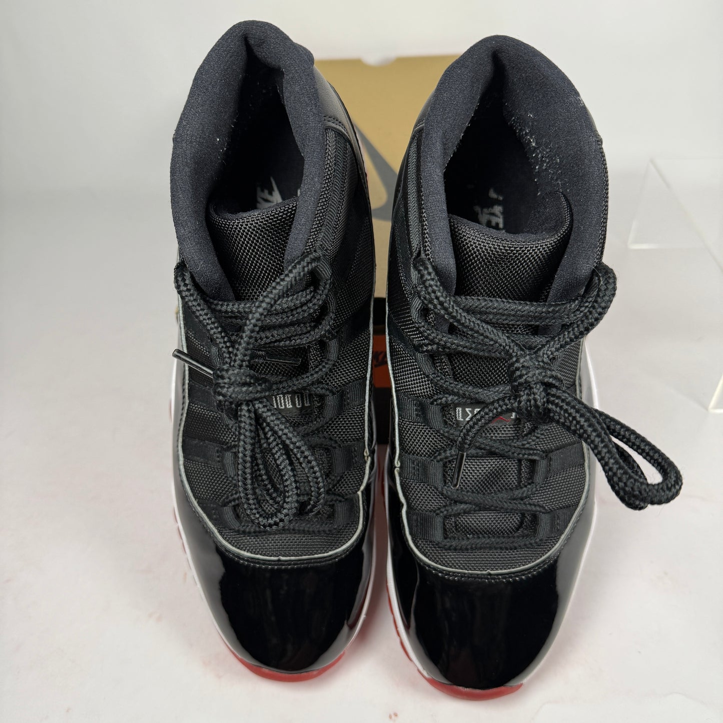 Jordan 11 Retro Bred (2019) *pre-owned* (SIZE 11)