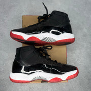Jordan 11 Retro Playoffs Bred (2019) *pre-owned* SIZE 9