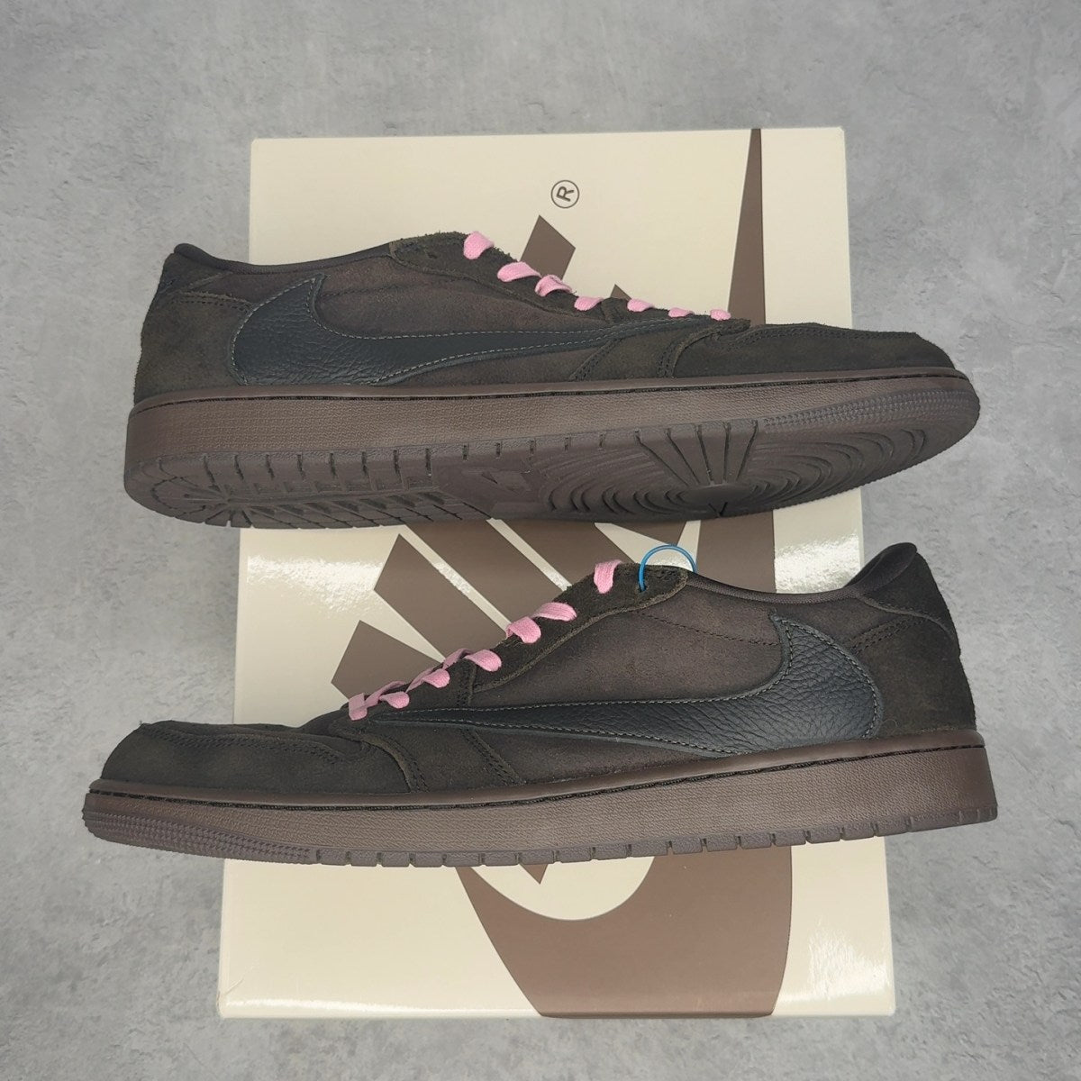 Jordan 1 Retro Low OG SP Travis Scott Velvet Brown 13 (Pre-Owned) - Kicks Collective PA - Jordan - DM7866-202-13-PO-2 - Pre-Owned Sneakers - 13M / 14.5W