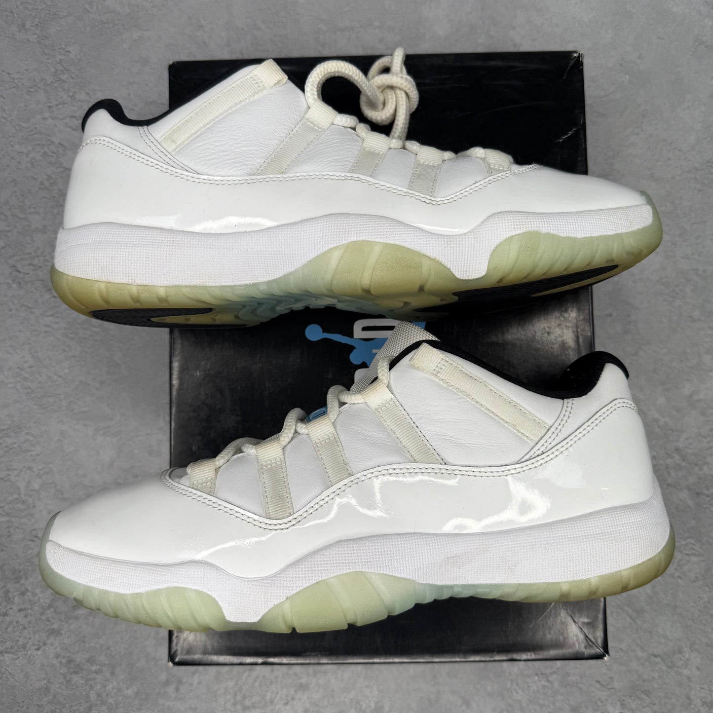 Jordan 11 Retro Low Legend Blue *pre-owned* SIZE 10.5