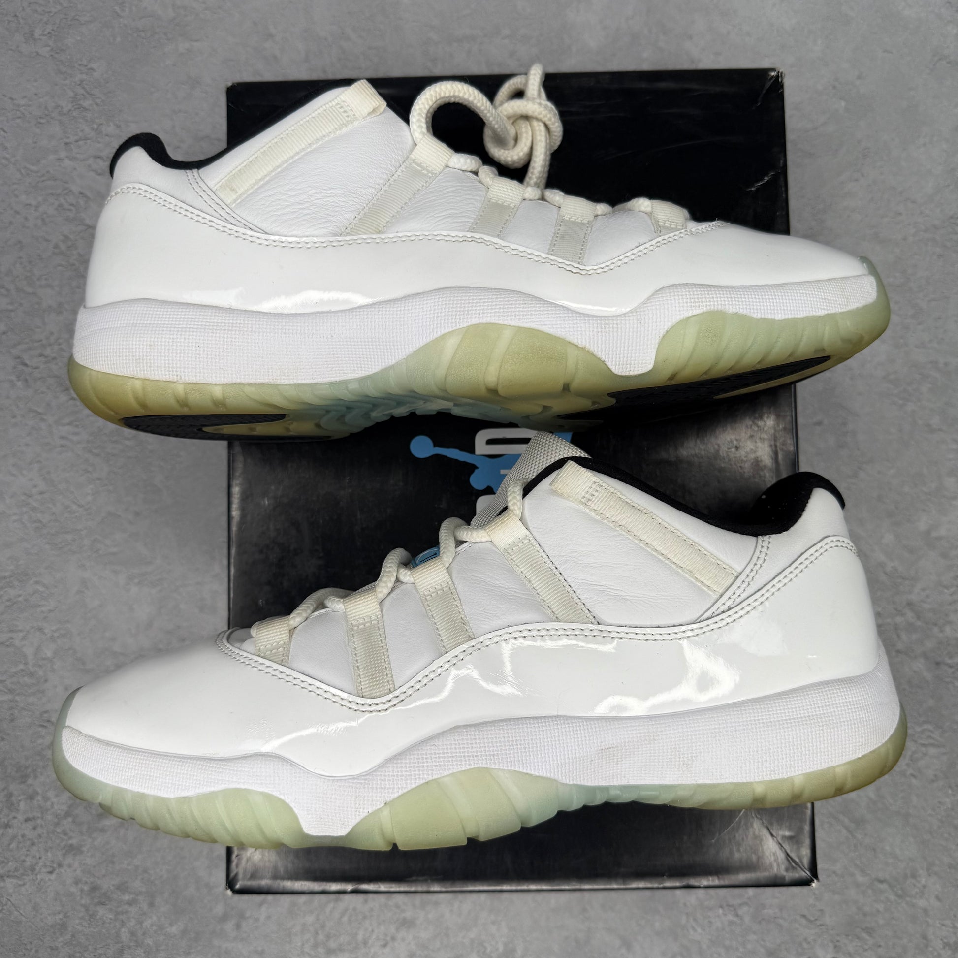 Jordan 11 Retro Low Legend Blue *pre-owned* SIZE 10.5