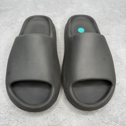 adidas Yeezy Slide Dark Onyx *pre-owned* SIZE 8