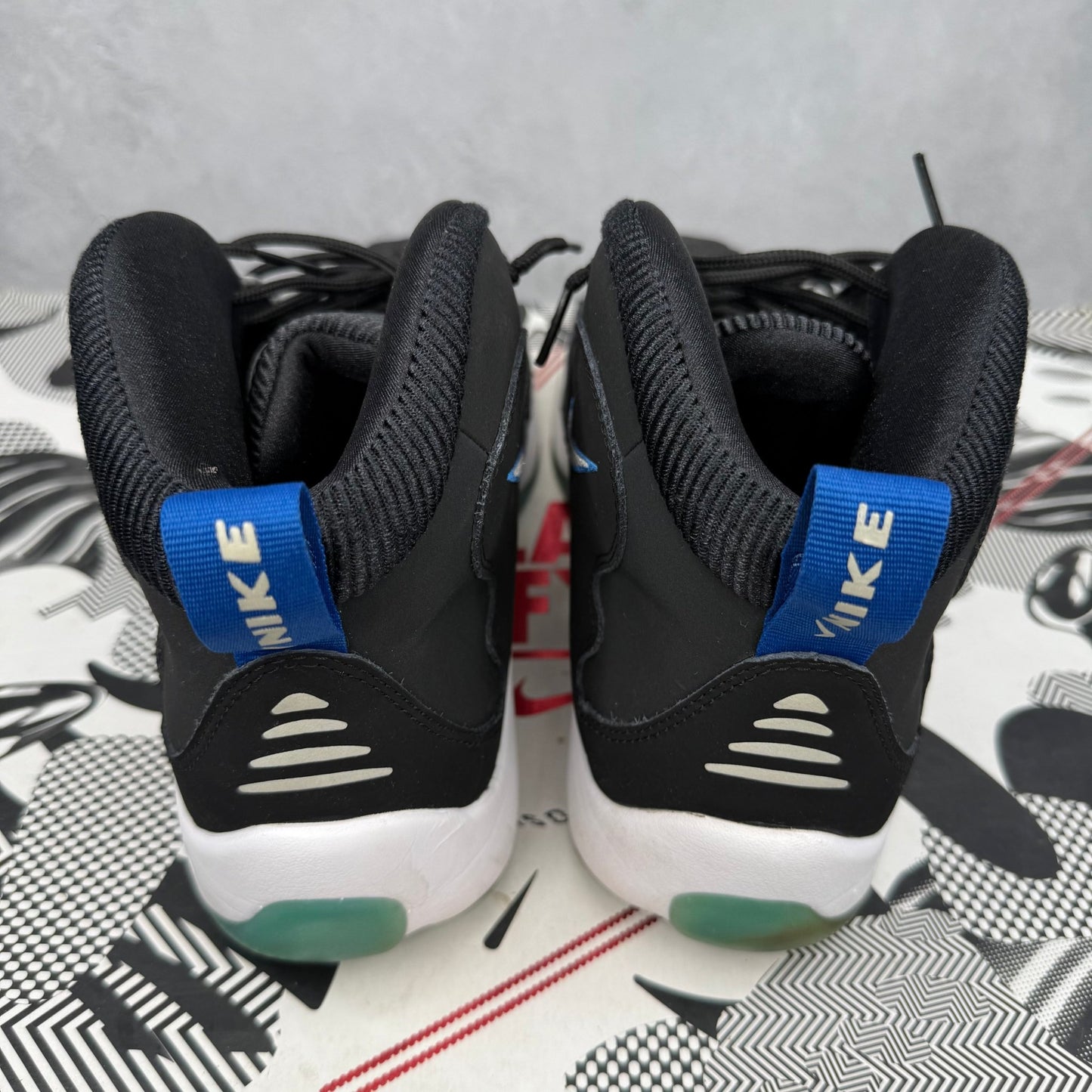 Nike Basketball Class of 97 Pack (missing Foamposite) *pre - owned* SIZE 10.5 - Kicks Collective PA - Nike - 808643-100 - Men's Shoes - 10.5M/12W - Pre - Owned - Original Box (Damaged)