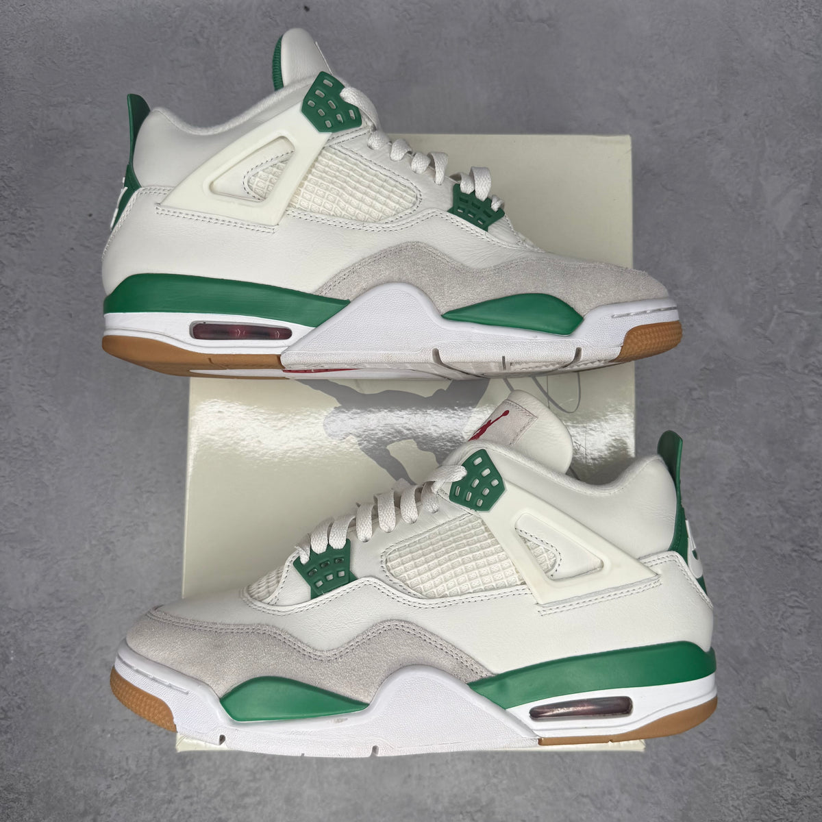 Jordan 4 Retro SB Pine Green *pre-owned* SIZE 10.5