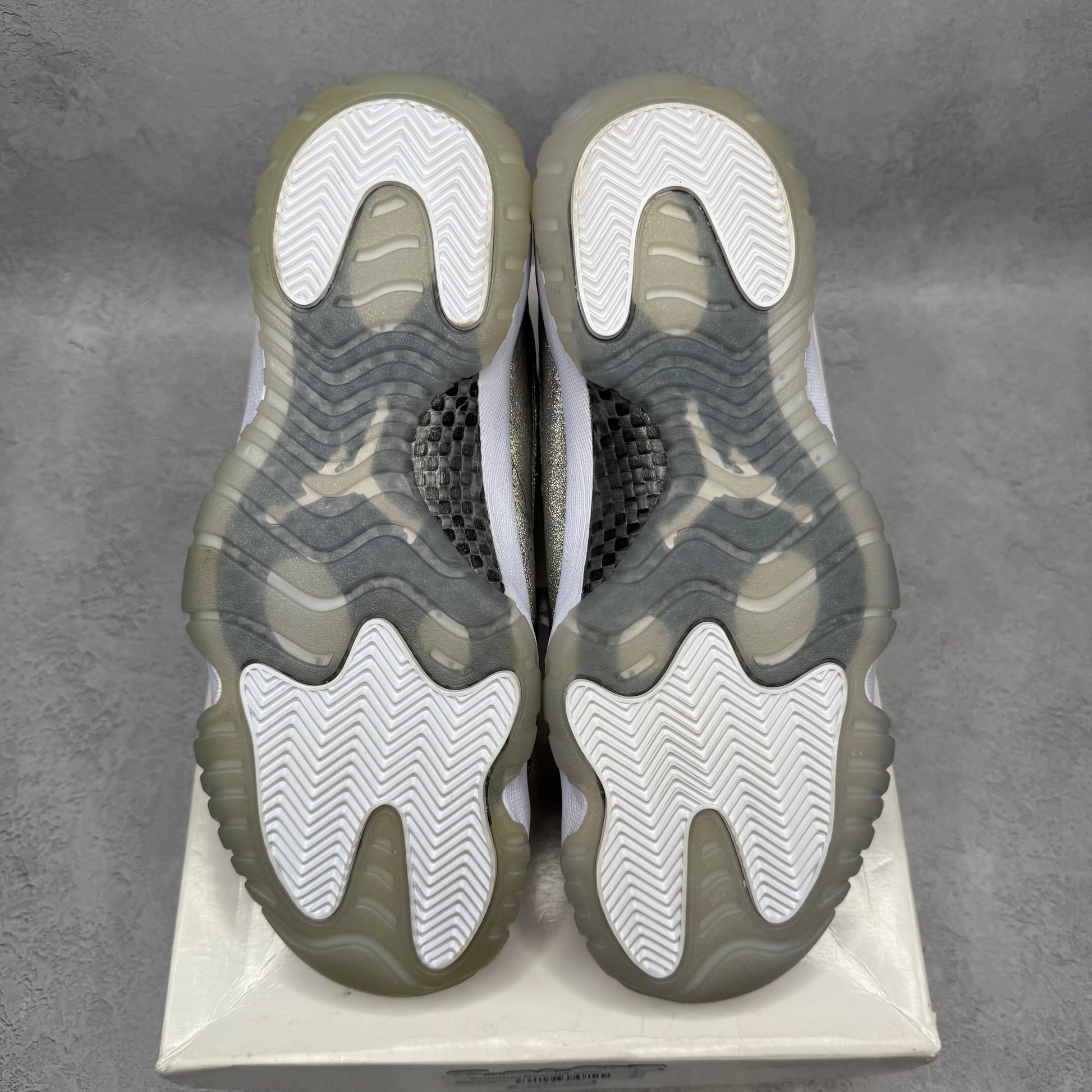 Jordan 11 Retro White Metallic Silver (Women's) *pre-owned* SIZE 12W