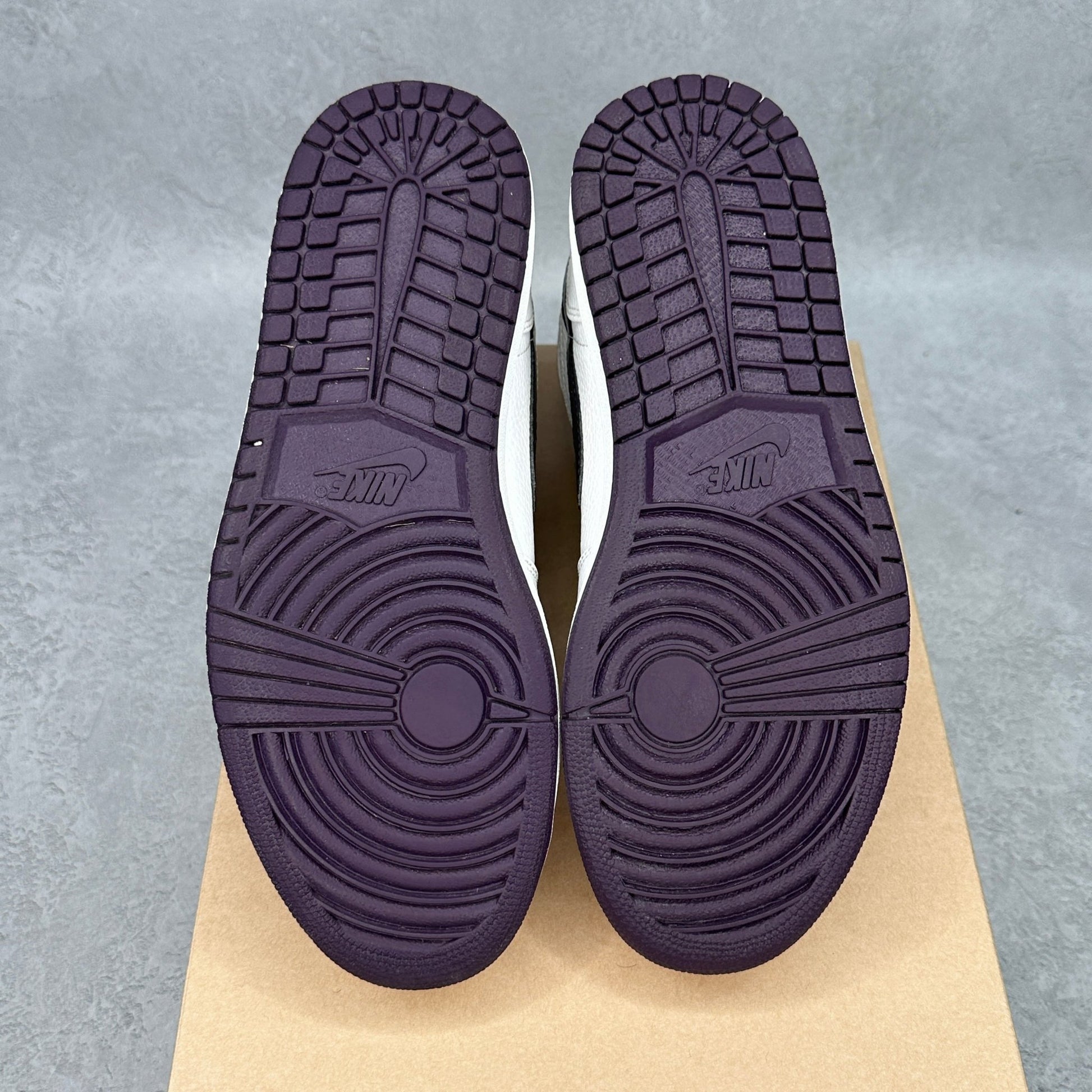 Jordan 1 Retro Grand Purple *pre-owned* SIZE 9