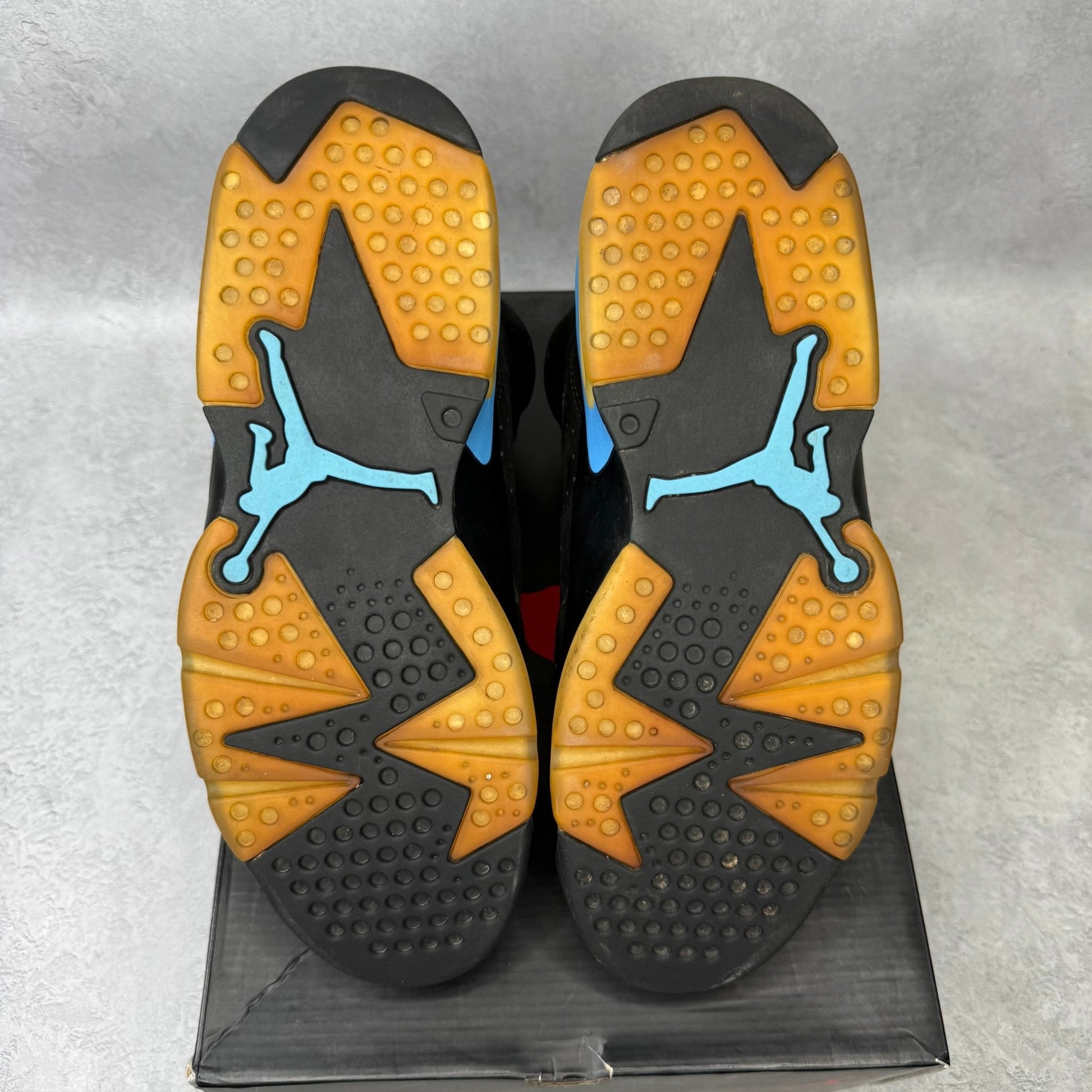 Jordan 6 Retro UNC *pre - owned* SIZE 9 - Kicks Collective PA - Jordan - 384664-006 - Men's Shoes - 9M/10.5W - Pre - Owned