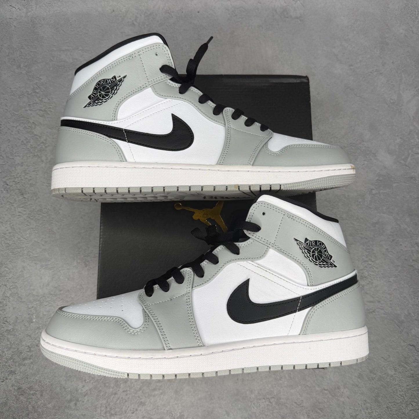 Jordan 1 Mid Light Smoke Grey *pre-owned* SIZE 13