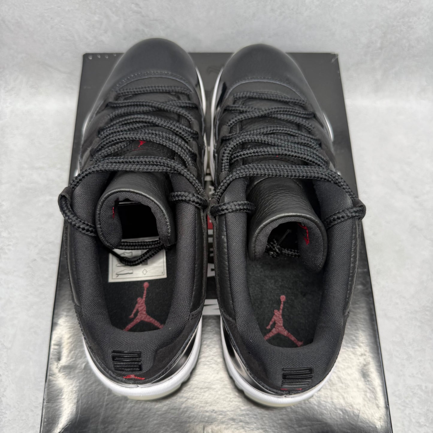 Jordan 11 Retro Low 72-10 *pre-owned* SIZE 10