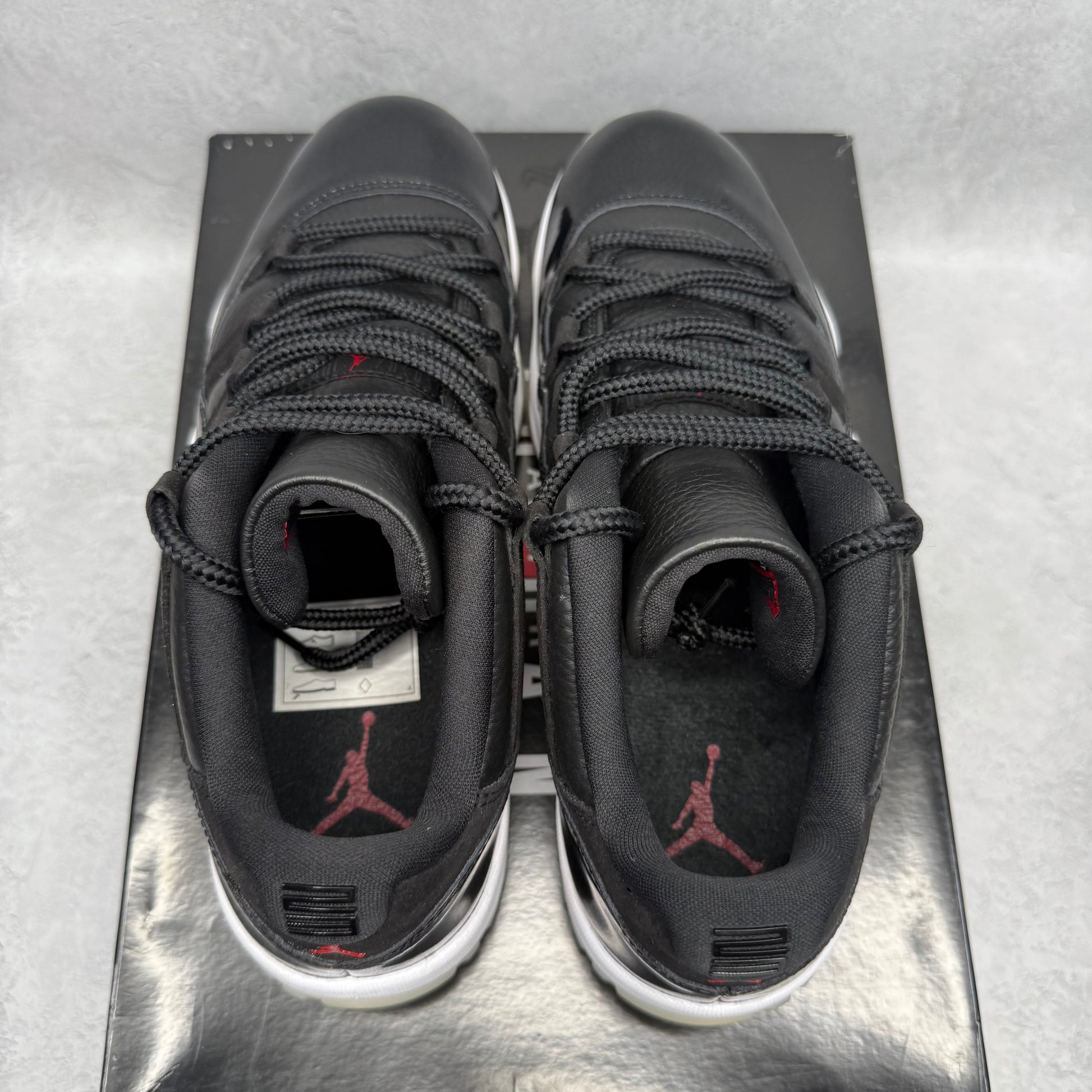 Jordan 11 Retro Low 72-10 *pre-owned* SIZE 10