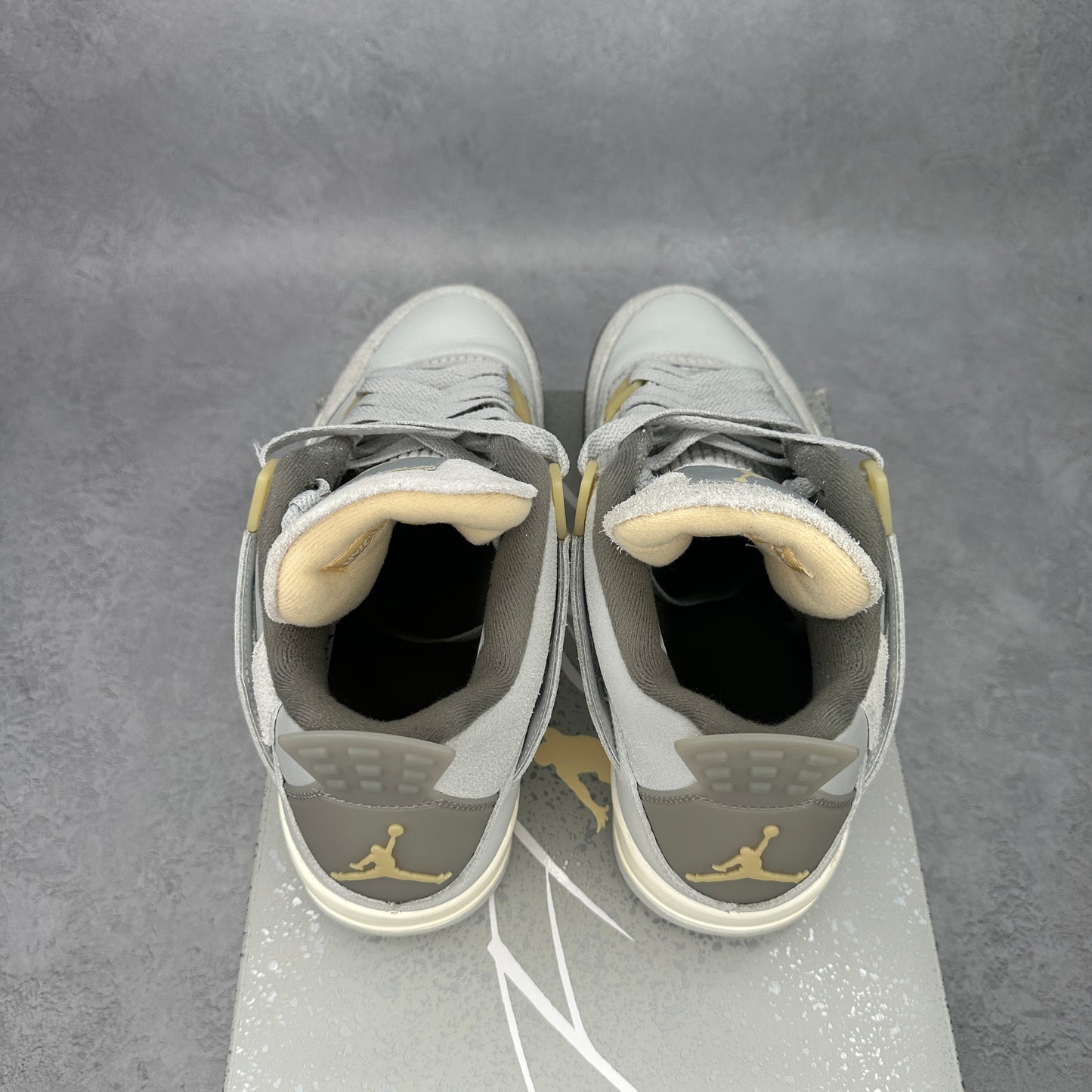 Jordan 4 Retro SE Craft Photon Dust *pre-owned* SIZE 10