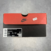 Jordan 11 Retro Playoffs Bred (2019) (GS) *pre-owned* SIZE 5.5Y