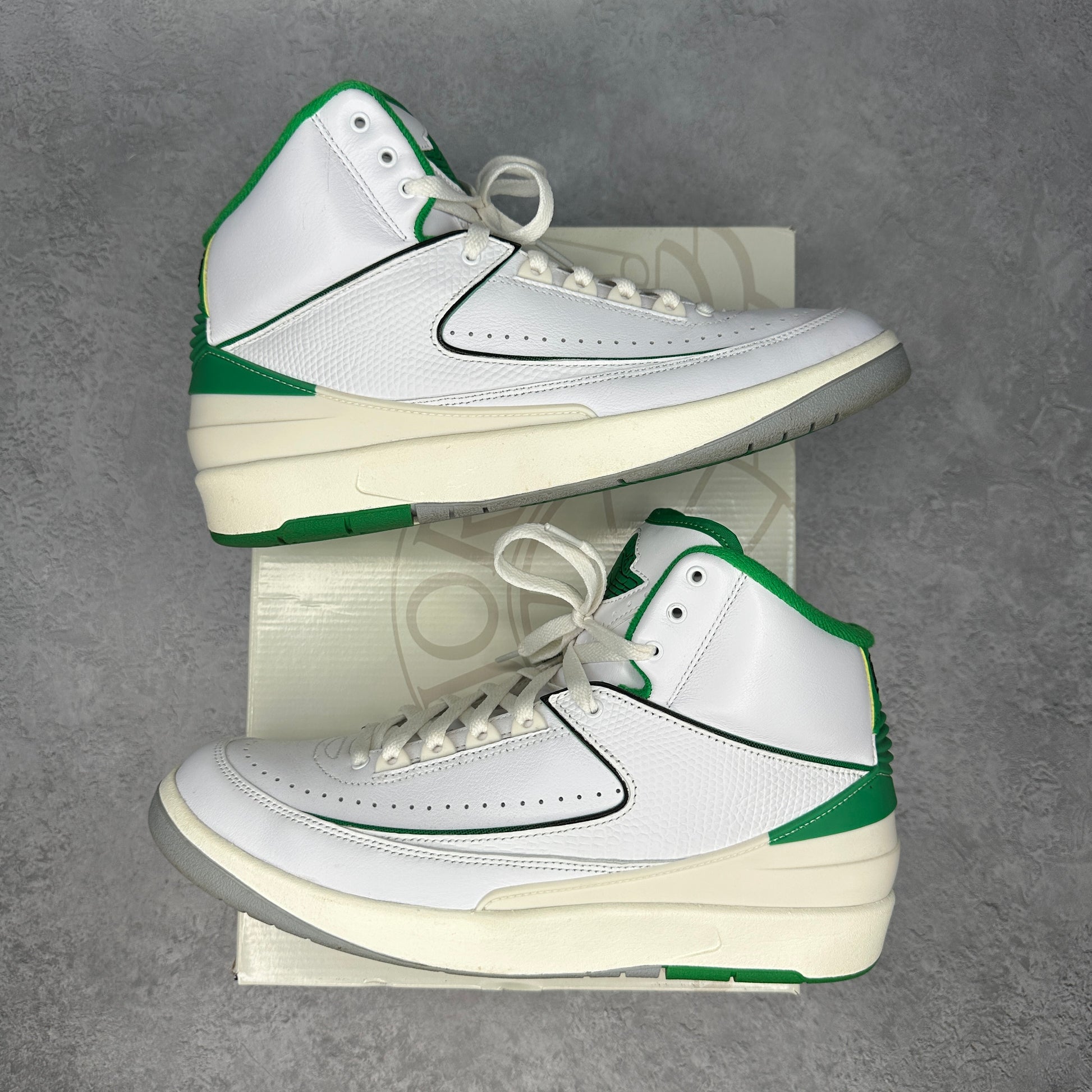 Jordan 2 Retro Lucky Green *pre-owned* SIZE 10.5