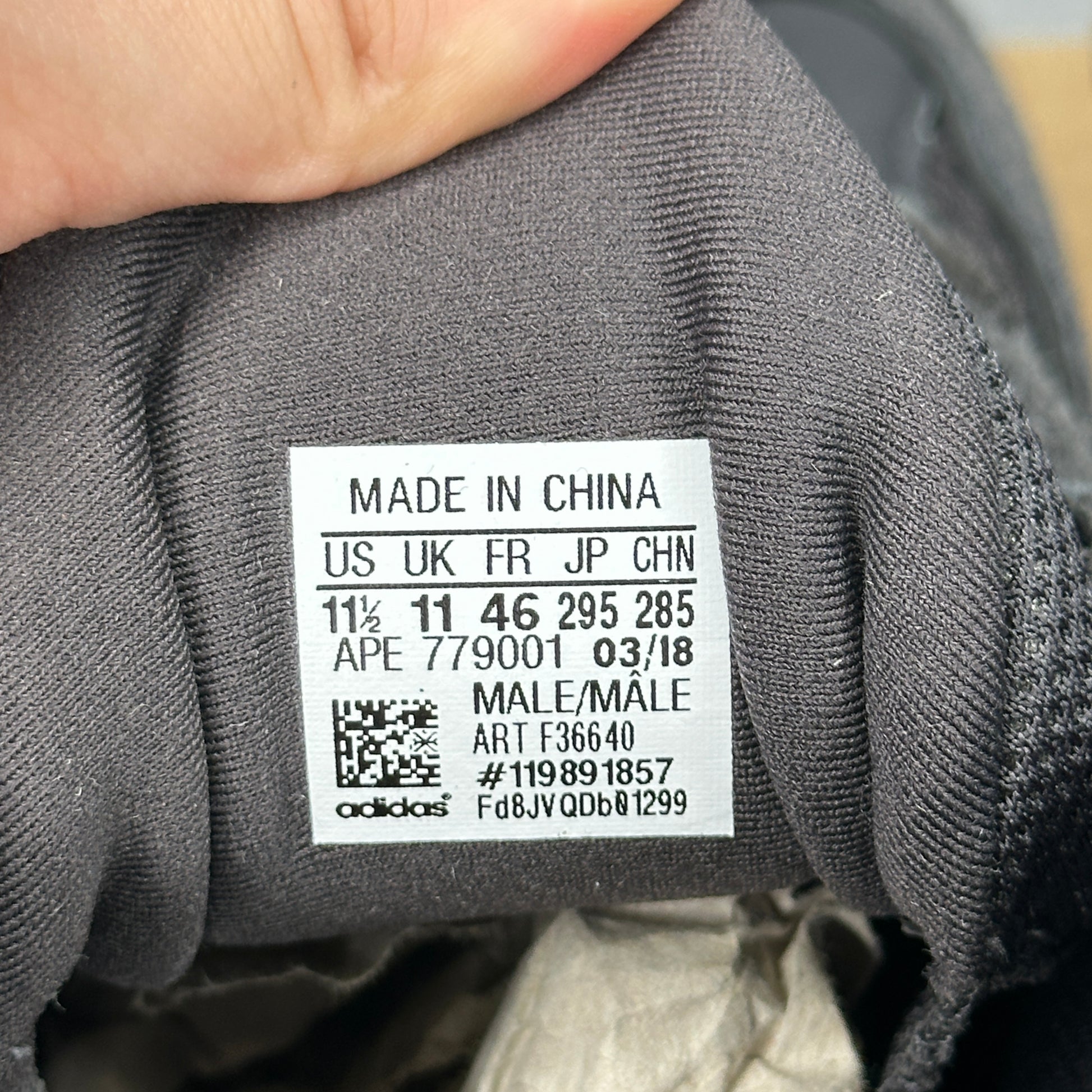 adidas Yeezy 500 Utility Black *pre-owned* SIZE 11.5