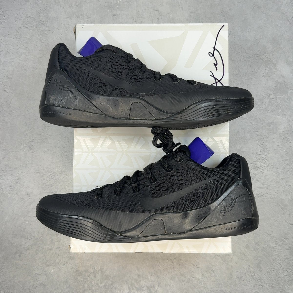 Nike Kobe 9 Elite Low EM Protro TB Triple Black 9.5 (Pre-Owned) - front