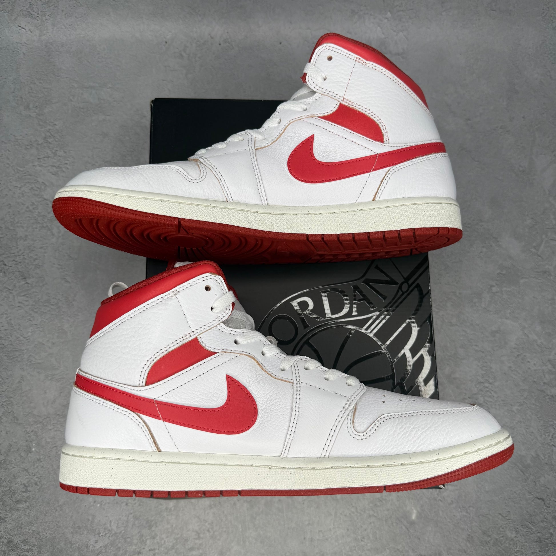 Jordan 1 Mid SE Dune Red *pre-owned* SIZE 13