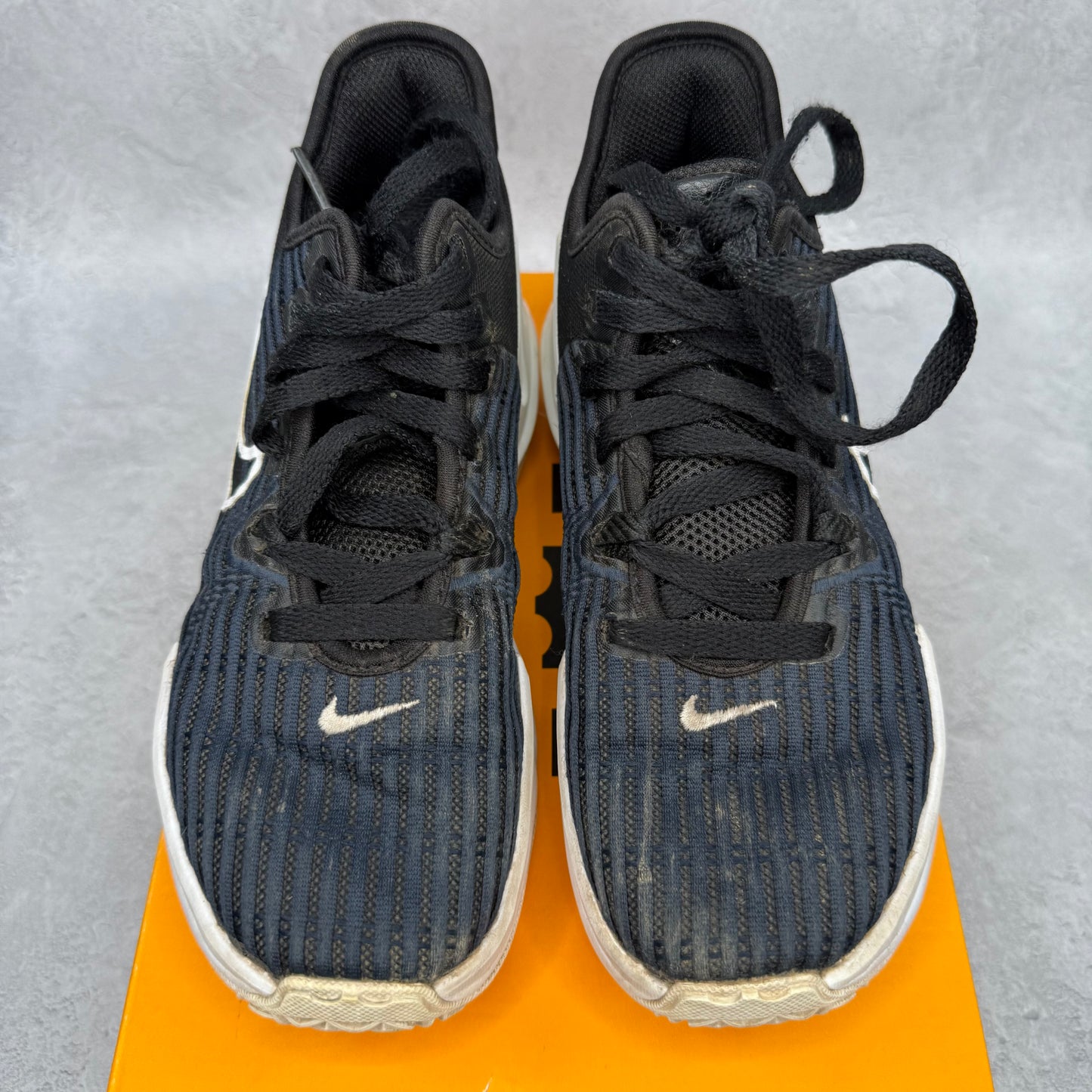 LeBron Witness 6 Black Dark Obsidian (GS) *pre-owned* SIZE 4.5Y