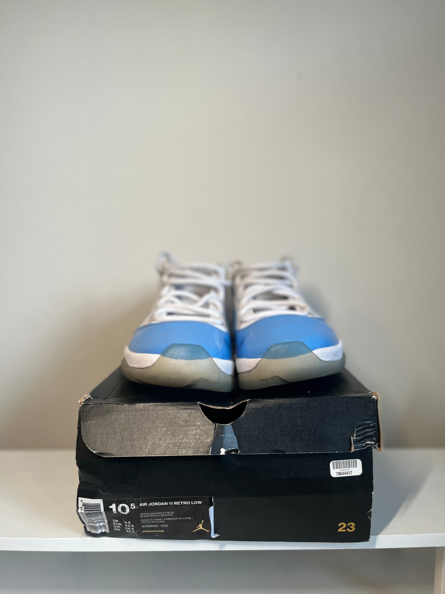 Jordan 11 Retro Low UNC University Blue (2017) *pre-owned* (SIZE 10.5)