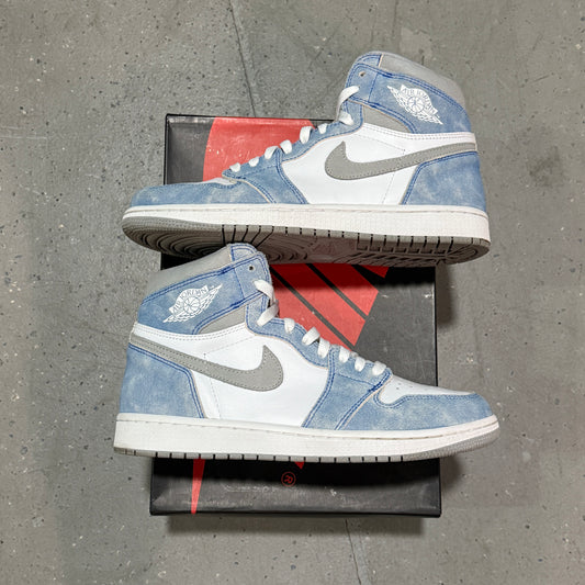 Jordan 1 High Retro Hyper Royal *pre-owned* (SIZE 8.5)