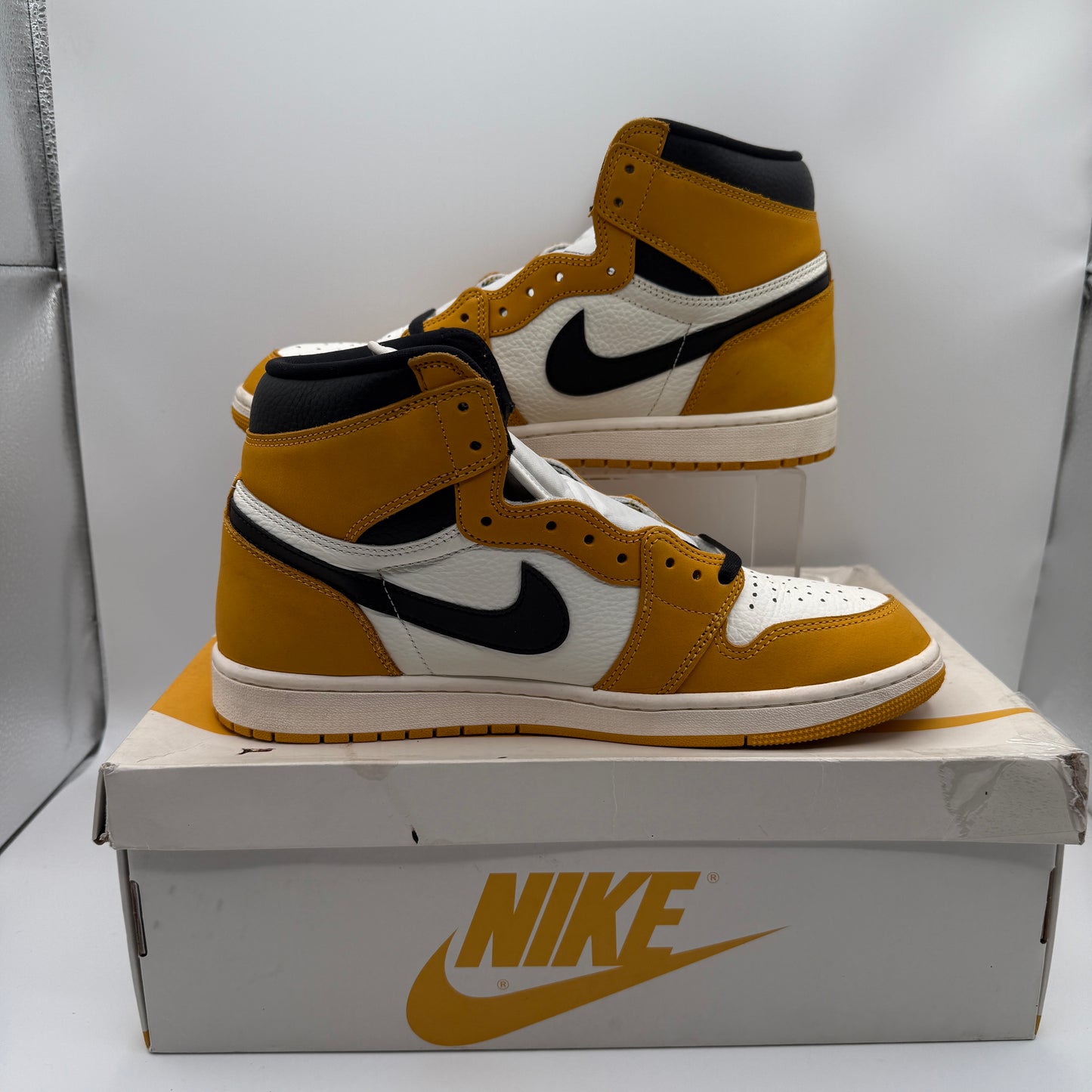 Jordan 1 Retro High OG Yellow Ochre *pre-owned* (SIZE 11)