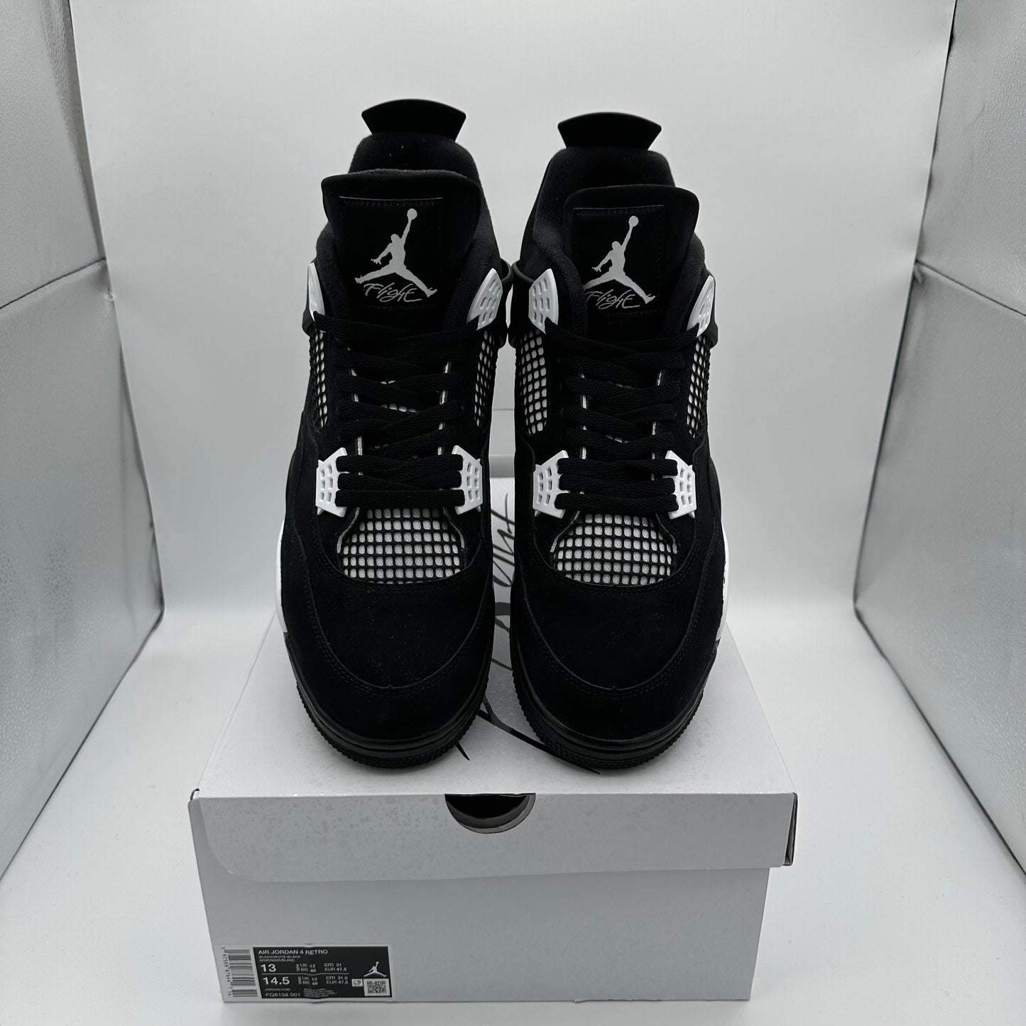 Jordan 4 Retro White Thunder VNDS *pre-owned* (SIZE 13)